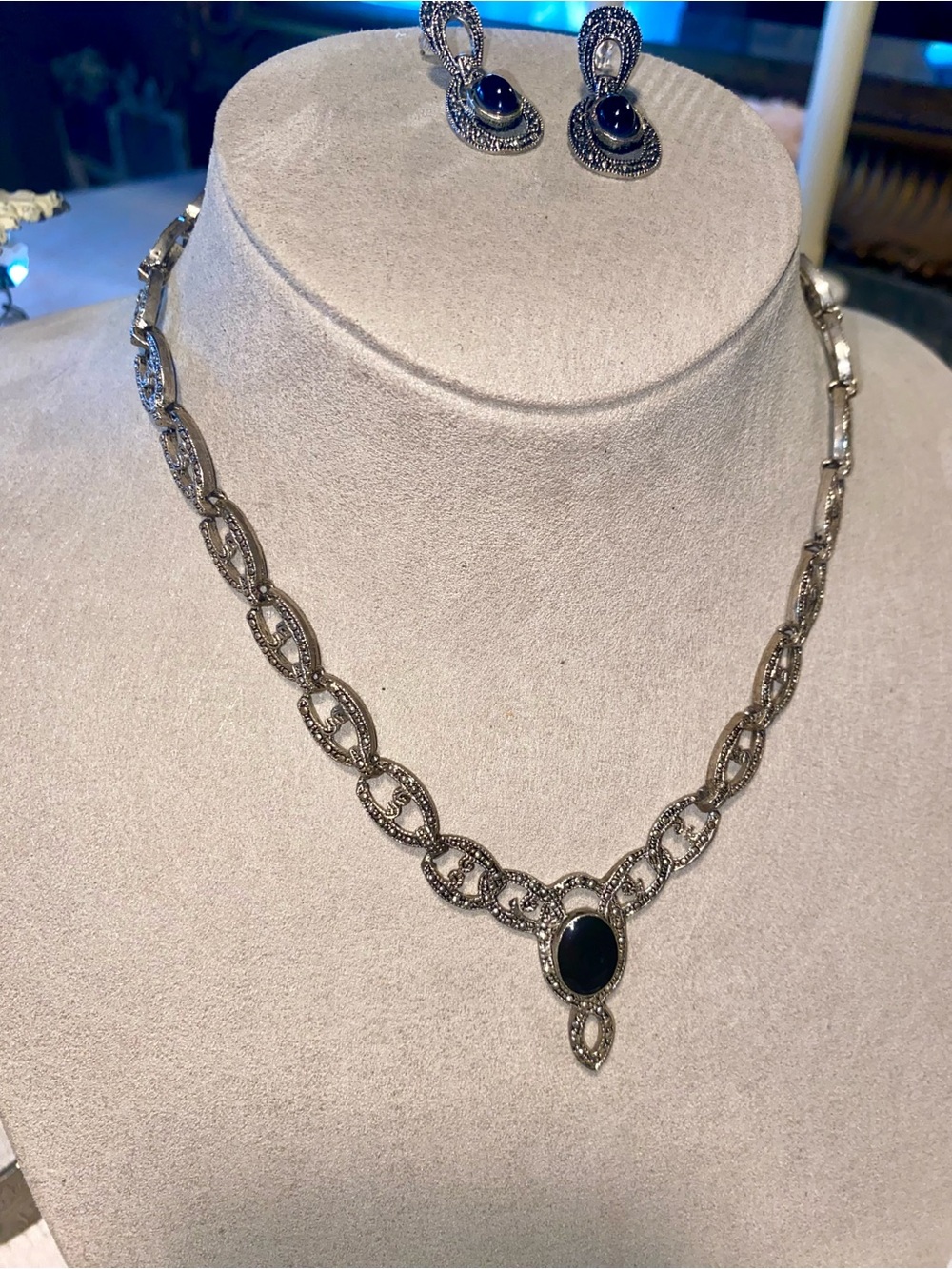 Elegant Black Onyx Silver-Link Necklace with Matching Earrings